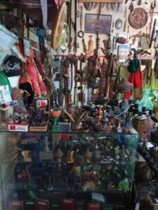 حب التراث يحول منزلاً إلى متحف (شواهد)