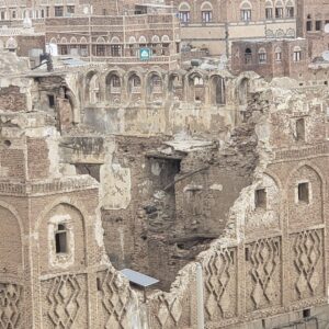 السمسرة من الخارج