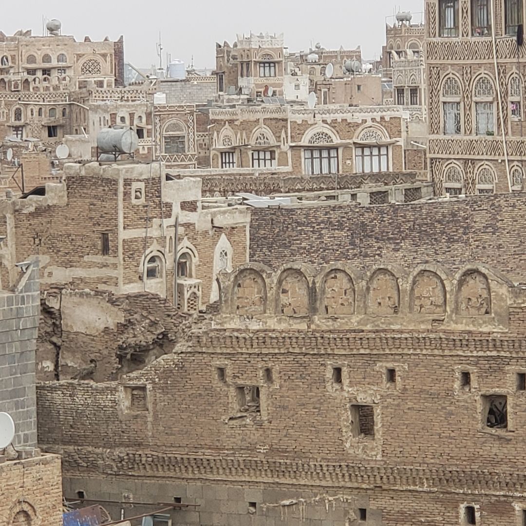 السمسرة من الخارج