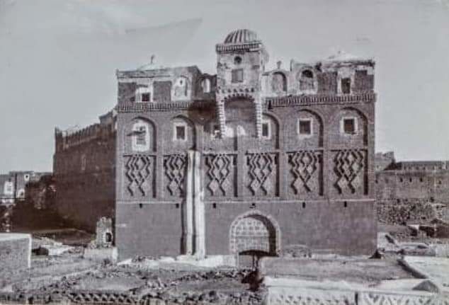 صور ووثائق حول السمسرة